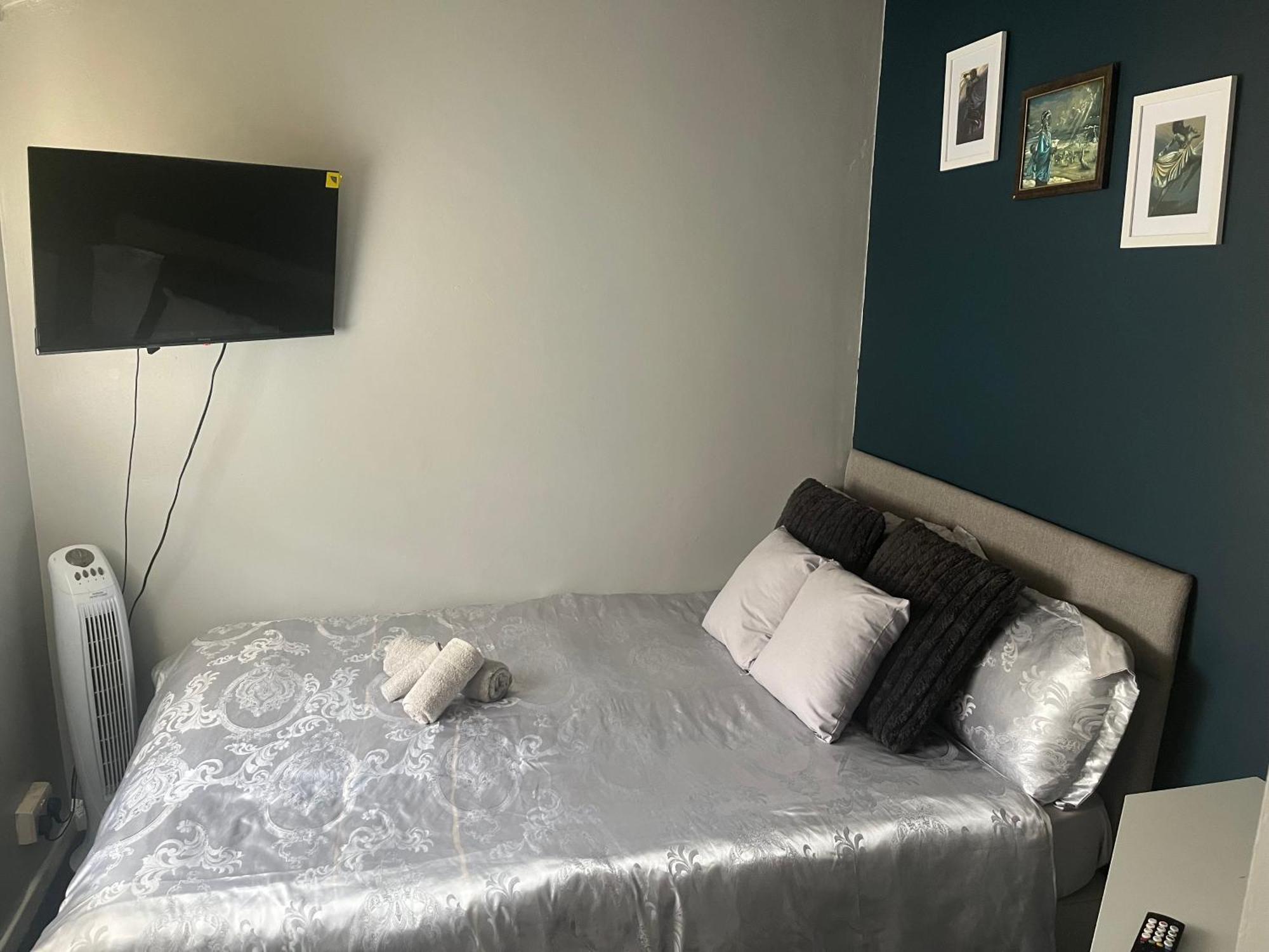 Queenomega'S Home Stay Londra Esterno foto